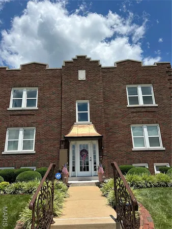 $1,550 | 6607 Clayton Road, Unit 2E, Clayton, MO 63117