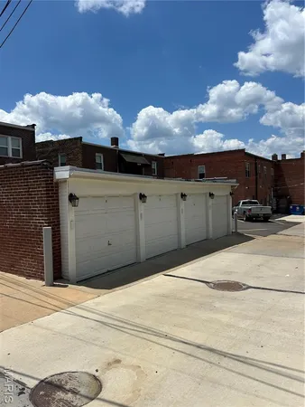 $1,550 | 6607 Clayton Road, Unit 2E, Clayton, MO 63117