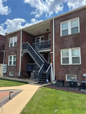 $1,550 | 6607 Clayton Road, Unit 2E, Clayton, MO 63117