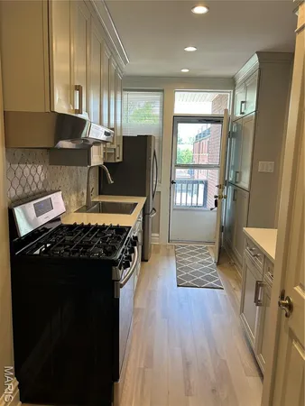 $1,550 | 6607 Clayton Road, Unit 2E, Clayton, MO 63117