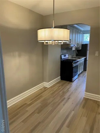 $1,550 | 6607 Clayton Road, Unit 2E, Clayton, MO 63117