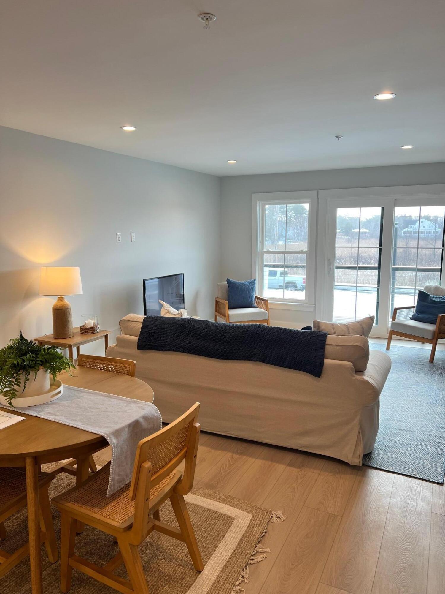 14 Salt Point Drive, Unit 19 Old Orchard Beach, ME 04064 - Photo 12 of 42 Dining to Lvgrm