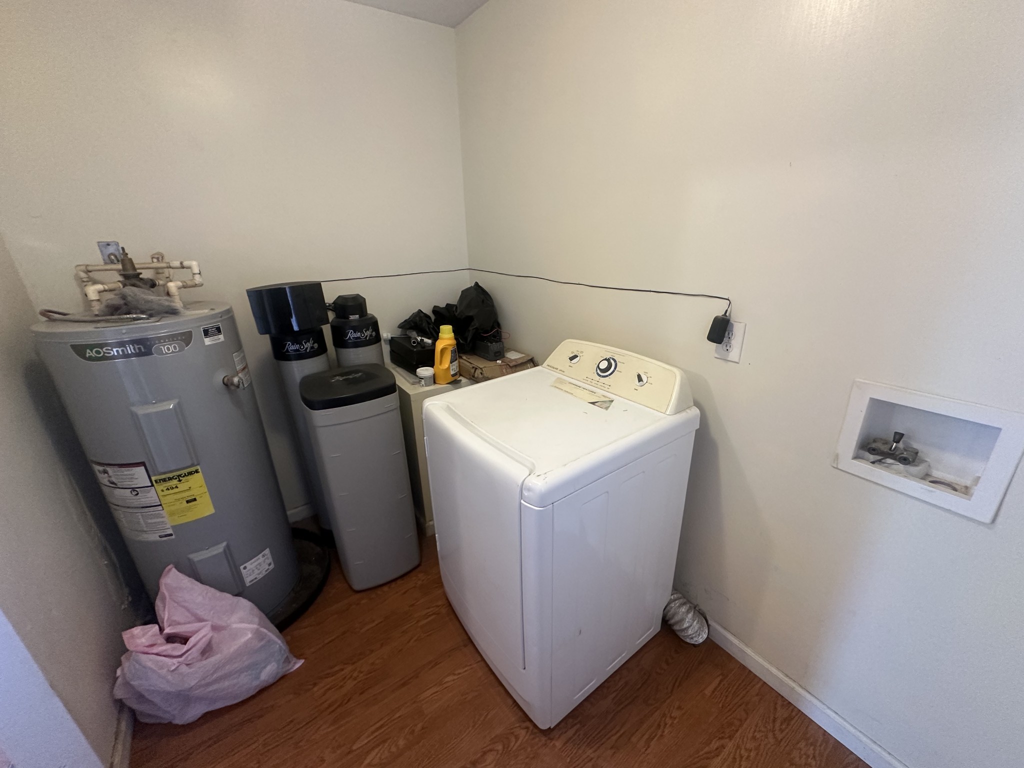 104 Clifton Road Lawrenceburg, TN 38464 - Photo 13 of 14 a utility room with dryer and washer
