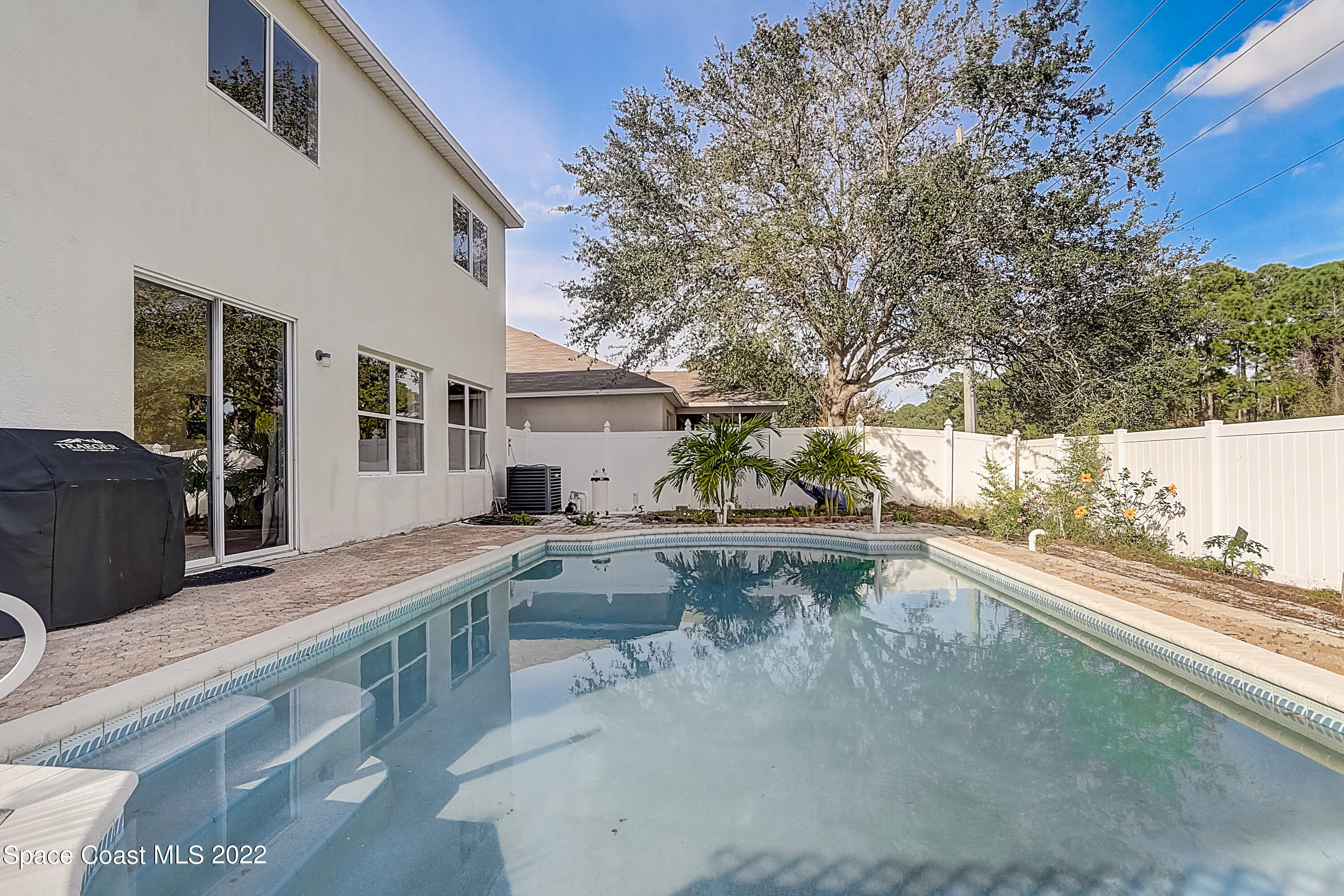 3687 Mt Carmel Lane Melbourne, FL 32901 - Photo 40 of 46 a view of a backyard with swimming pool and sitting area