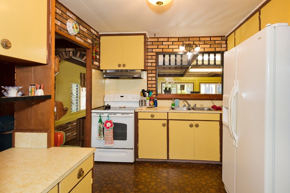 25 Kaapuni Loop Hilo, HI 96720 - Photo 12 of 25 a utility room with dryer and washer