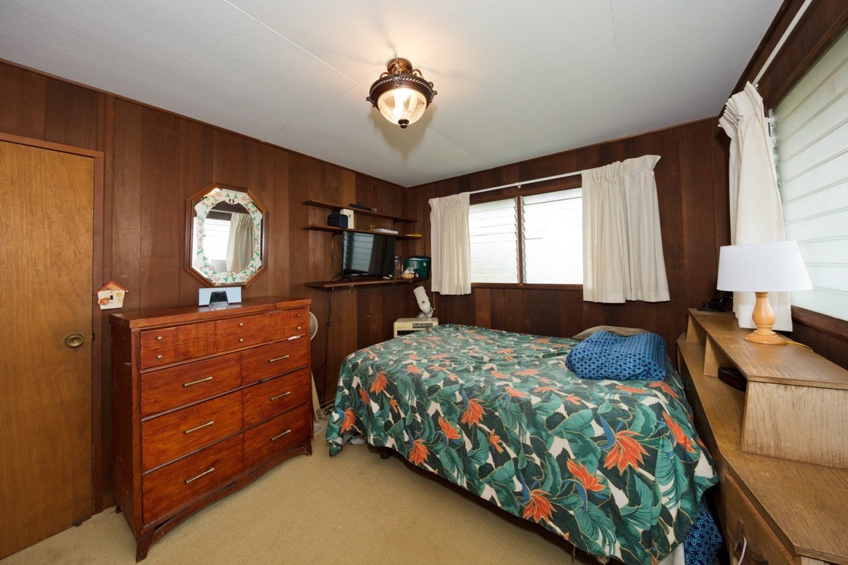 25 Kaapuni Loop Hilo, HI 96720 - Photo 14 of 25 a bedroom with a bed and a dresser