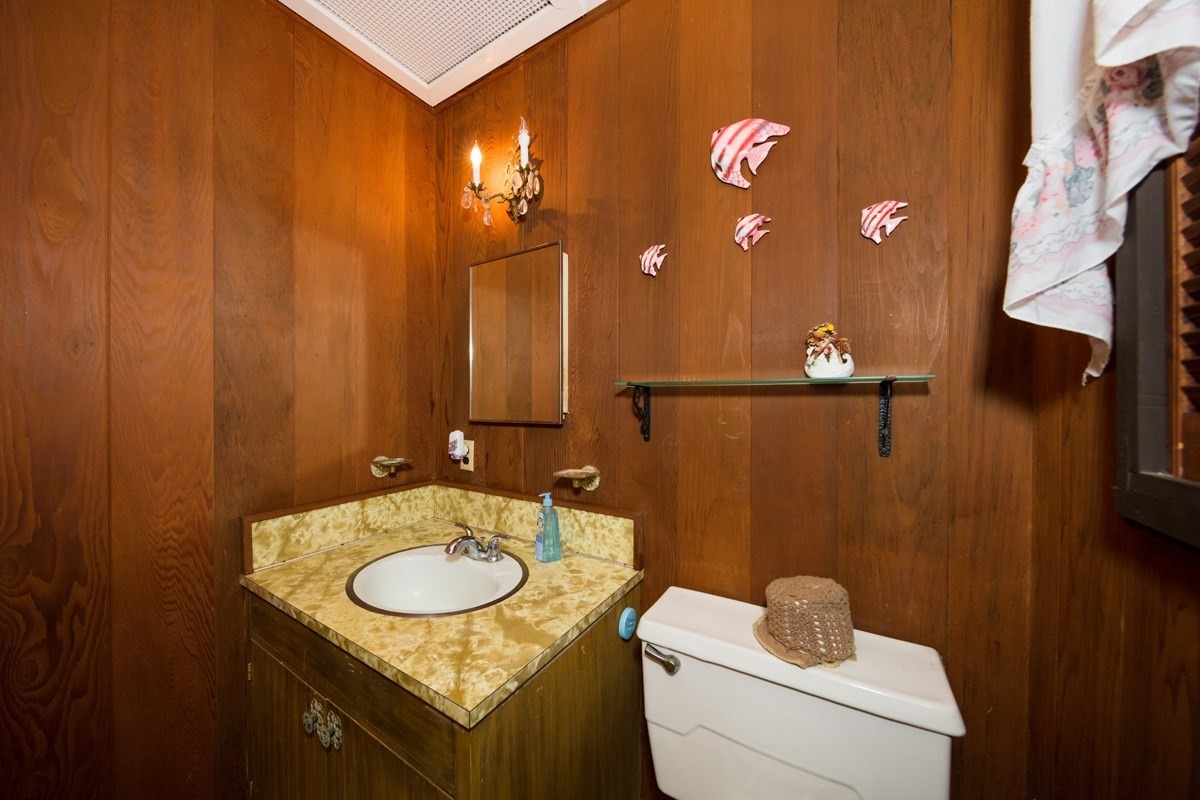 25 Kaapuni Loop Hilo, HI 96720 - Photo 19 of 25 a bathroom with a sink and a mirror