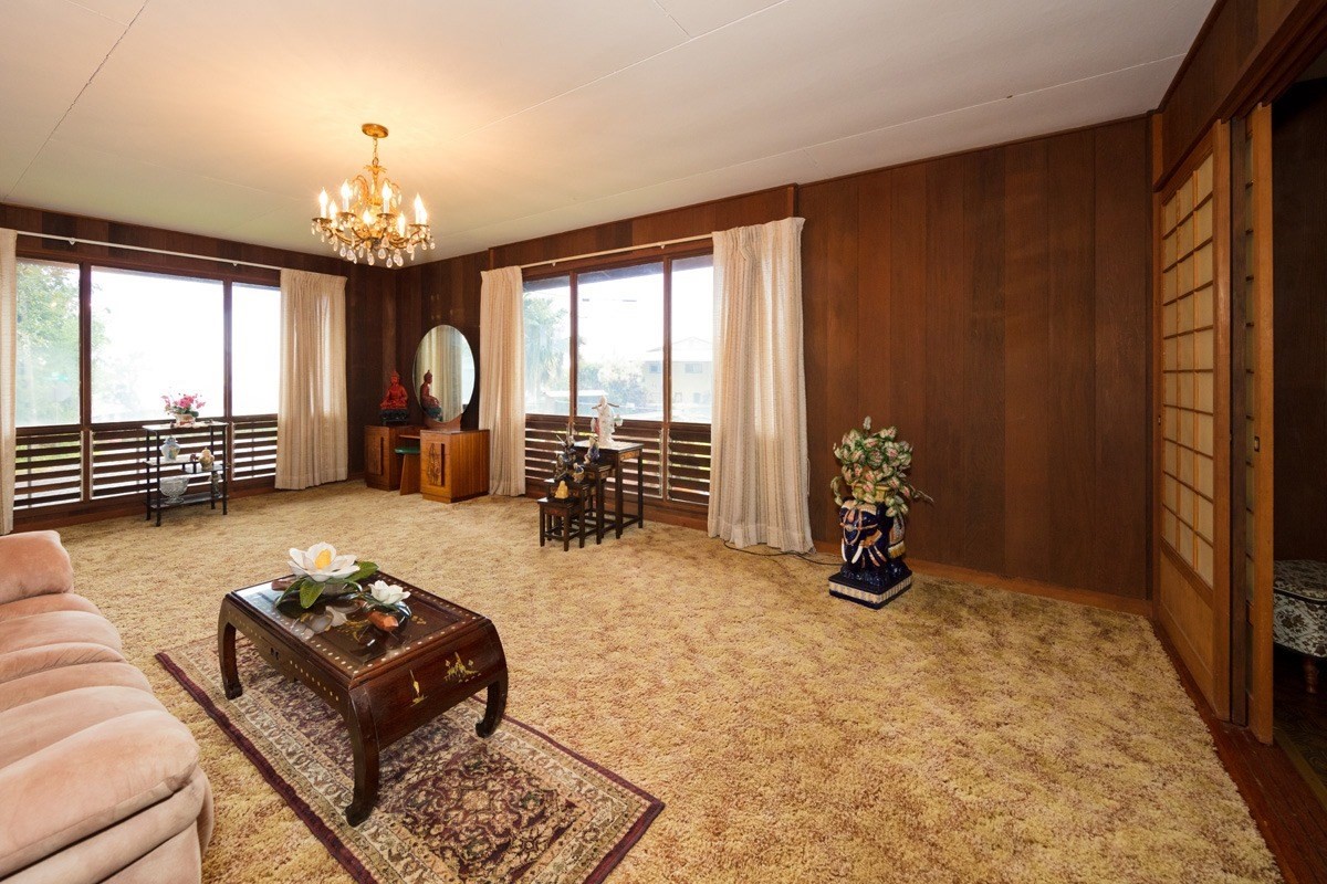 25 Kaapuni Loop Hilo, HI 96720 - Photo 2 of 25 a living room with furniture and a chandelier