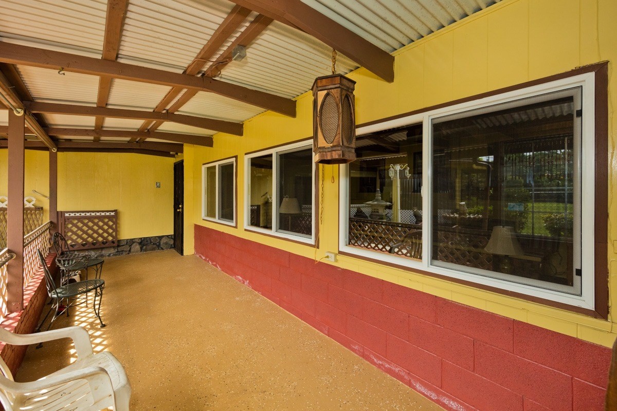 25 Kaapuni Loop Hilo, HI 96720 - Photo 22 of 25 a view of a room with gym equipment