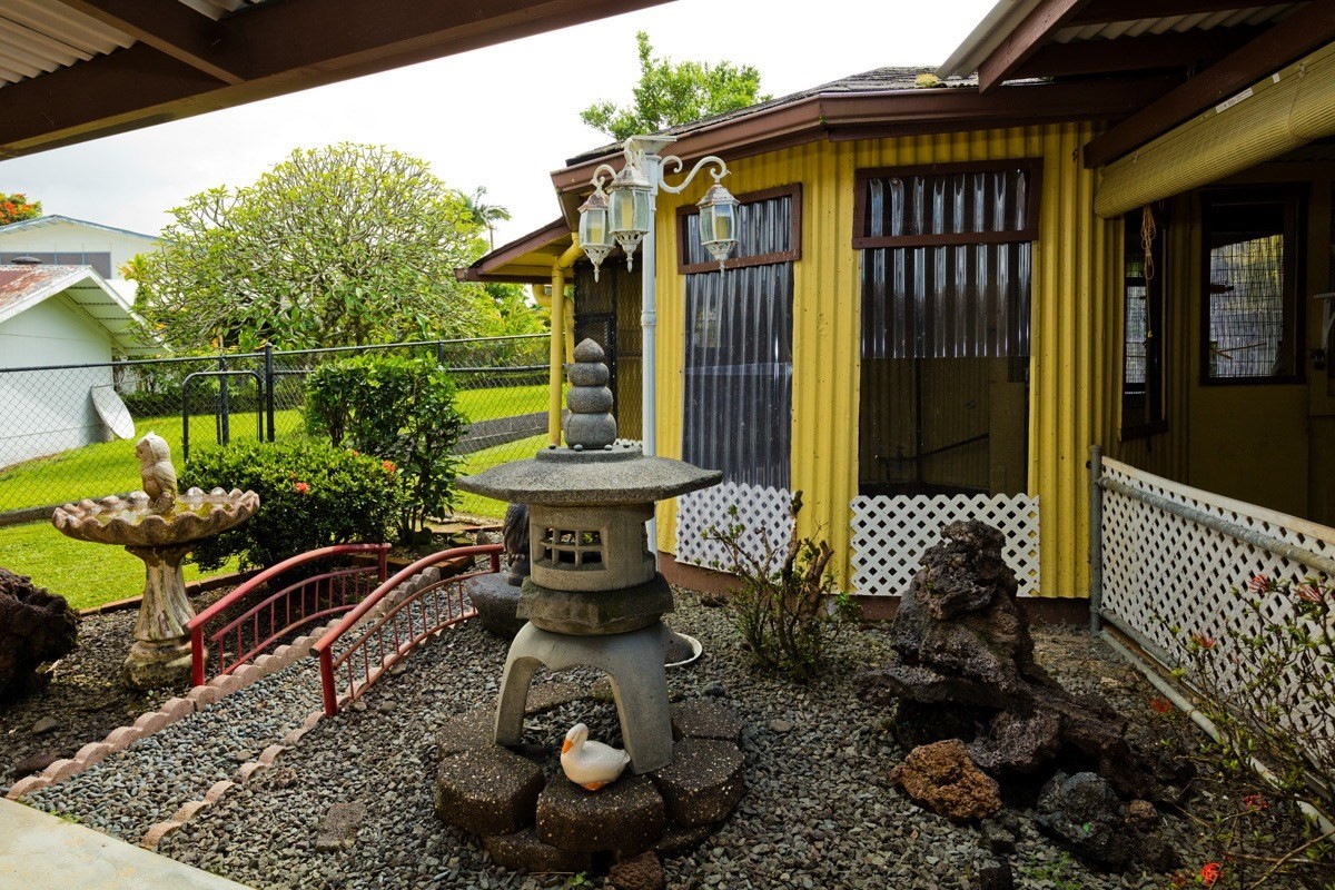 25 Kaapuni Loop Hilo, HI 96720 - Photo 25 of 25 a view of a chair and table in backyard