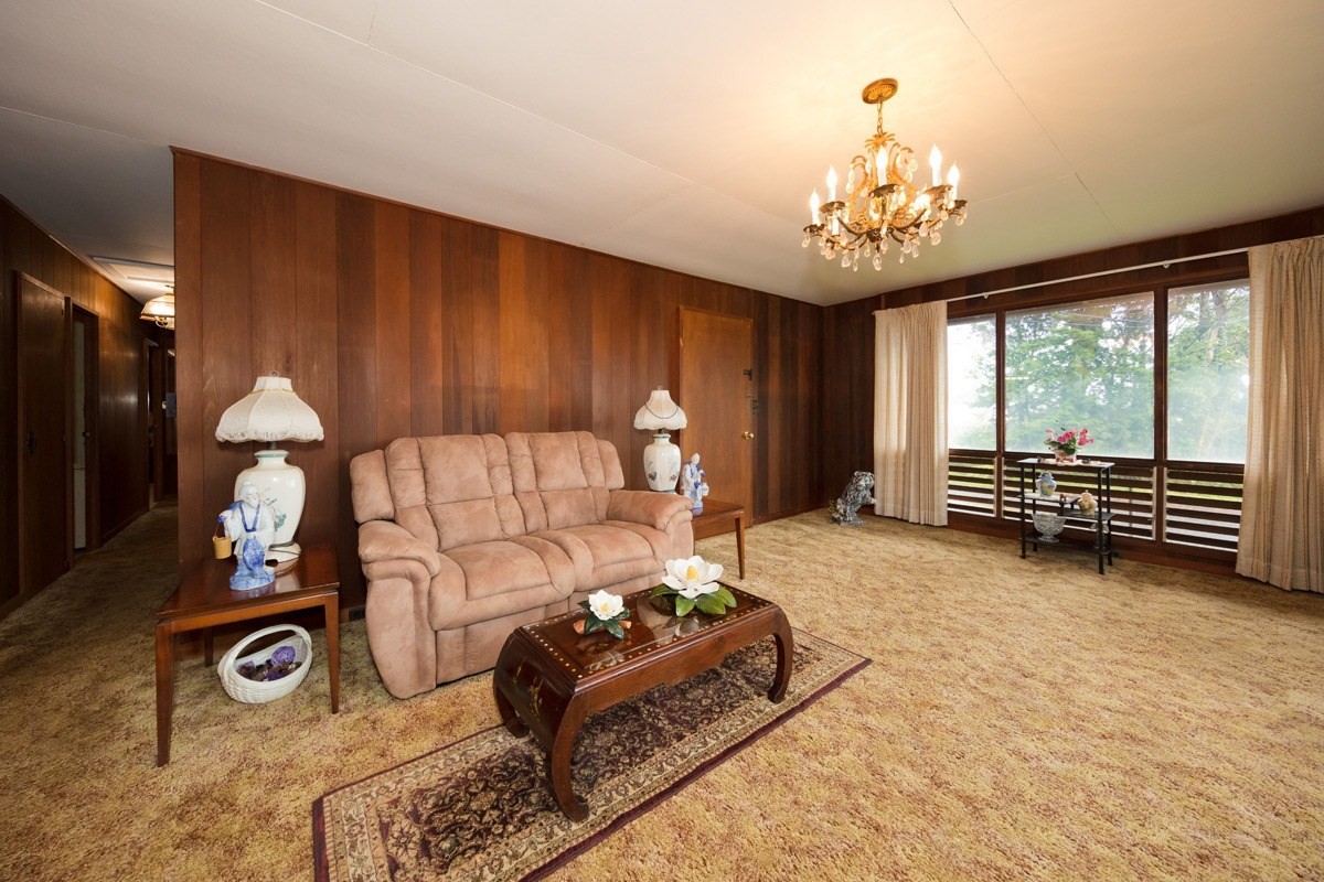 25 Kaapuni Loop Hilo, HI 96720 - Photo 5 of 25 a living room with furniture and a chandelier
