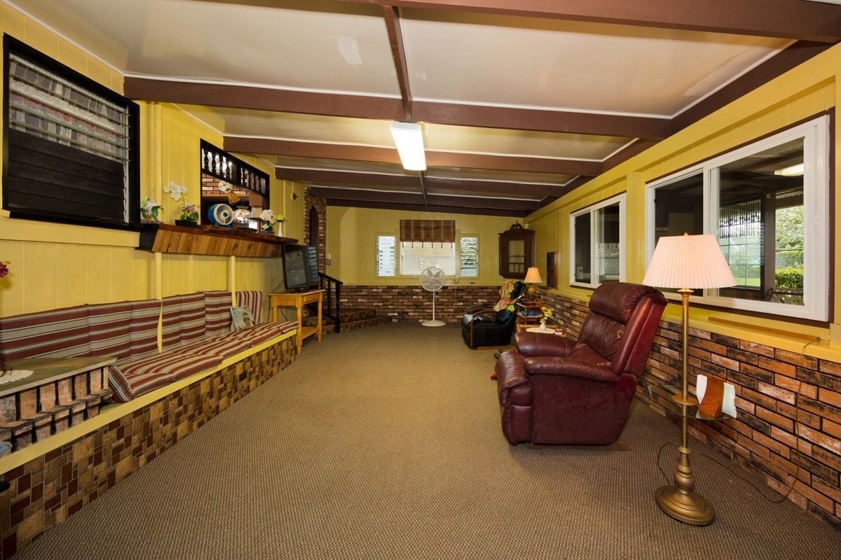 25 Kaapuni Loop Hilo, HI 96720 - Photo 7 of 25 a living room with furniture