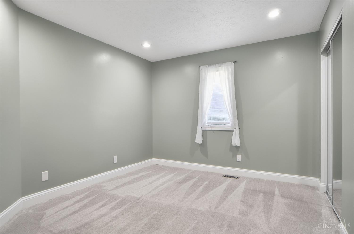 6594 Springdale Road Cincinnati, OH 45247 - Photo 31 of 57