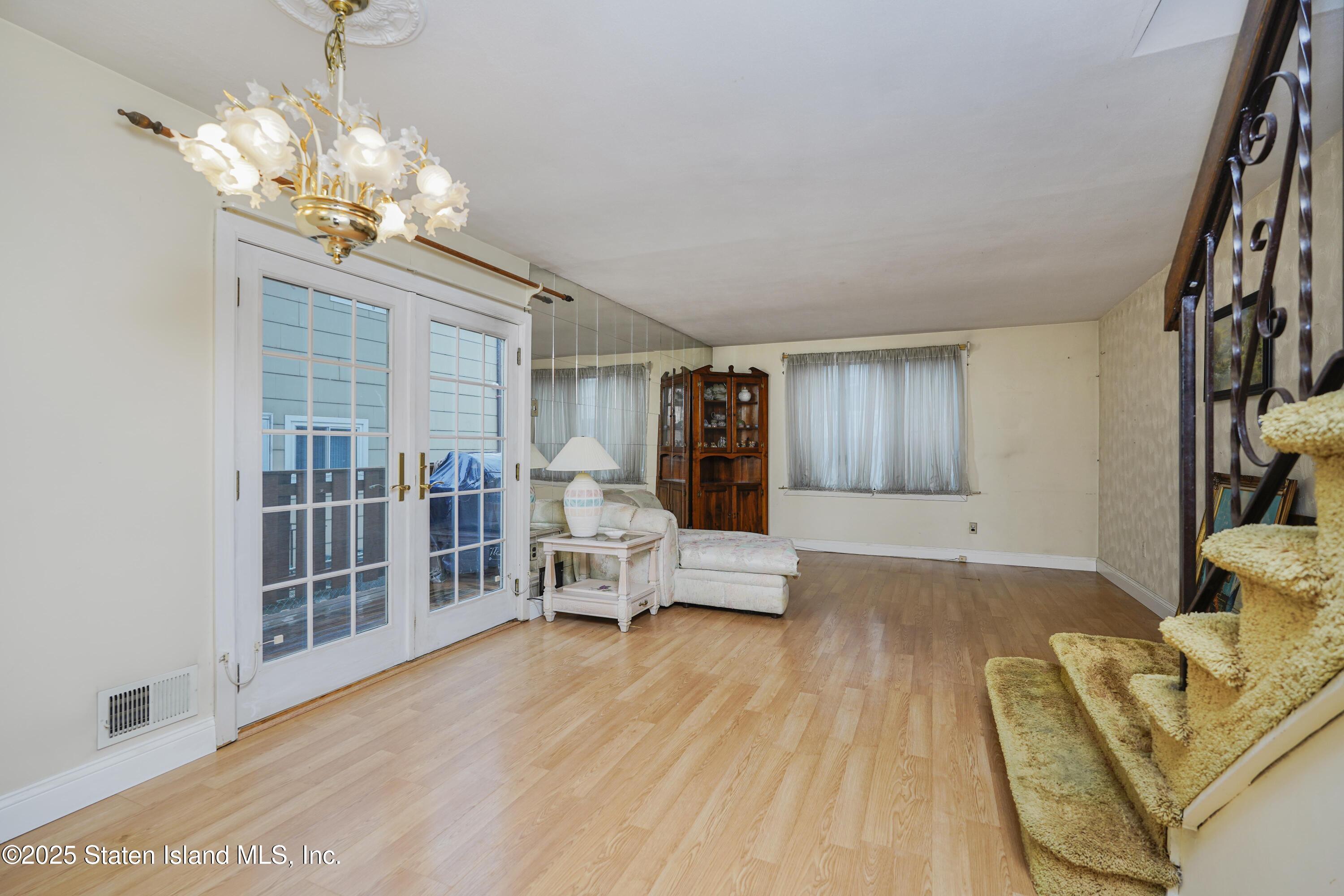 132 Annadale Road Staten Island, NY 10312 - Photo 11 of 27 Photo Mar 25 2025, 2 28 46 AM
