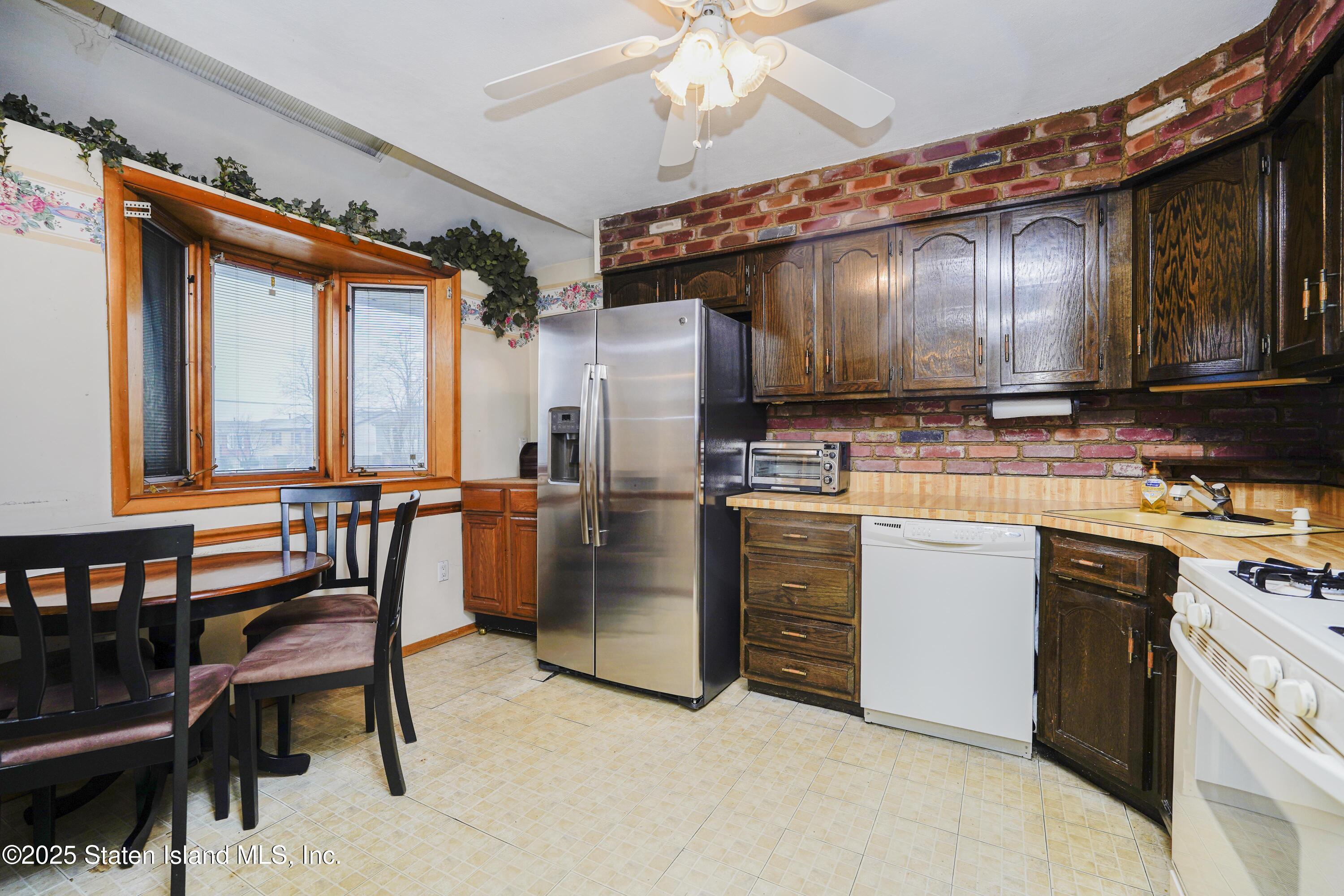 132 Annadale Road Staten Island, NY 10312 - Photo 4 of 27 Photo Mar 25 2025, 2 31 21 AM