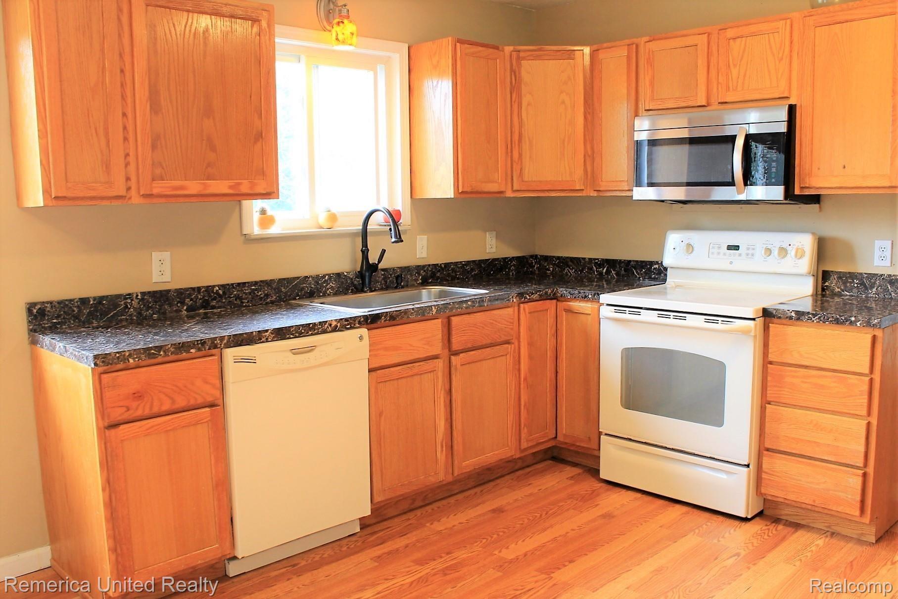 2007 Gannon Road Howell, MI 48855 - Photo 18 of 93 WebbRealtyPros_2007Gannon_Kitchen5.JPG