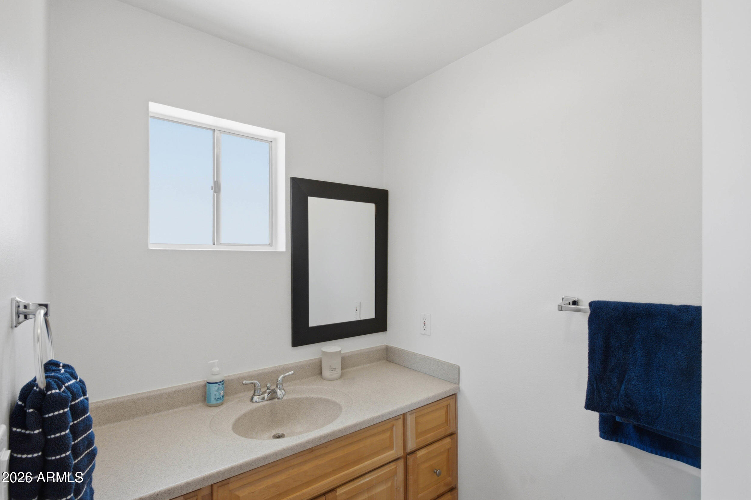 813 West Romo Jones Street Tempe, AZ 85281 - Photo 12 of 23 813 W Romo Jones St-11