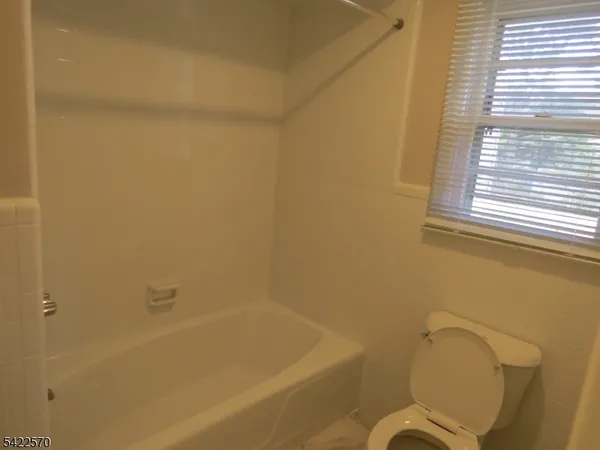 $3,900 | 192 West Mt Pleasant Avenue, Unit B, Livingston, NJ 07039