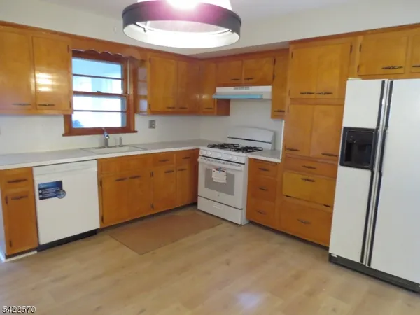 $3,900 | 192 West Mt Pleasant Avenue, Unit B, Livingston, NJ 07039