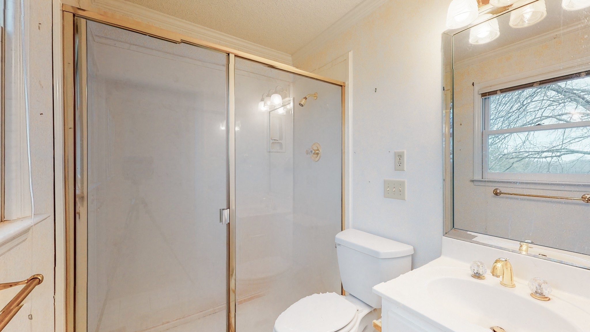 2165 Palmer Road Lebanon, TN 37090 - Photo 35 of 67 a bathroom with a sink toilet and shower