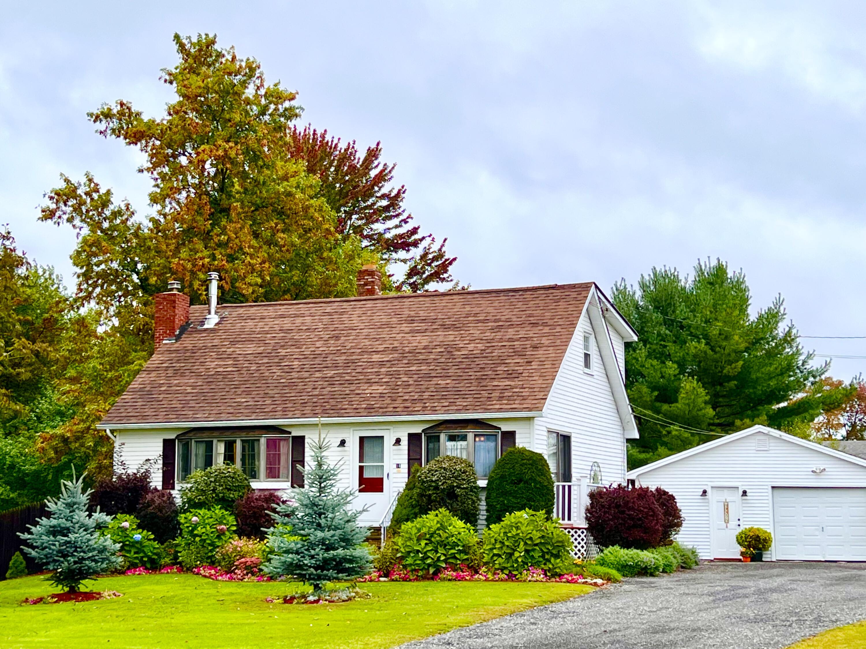 18 County Road Milford, ME 04461 - Photo 9 of 153 Lovely Cape