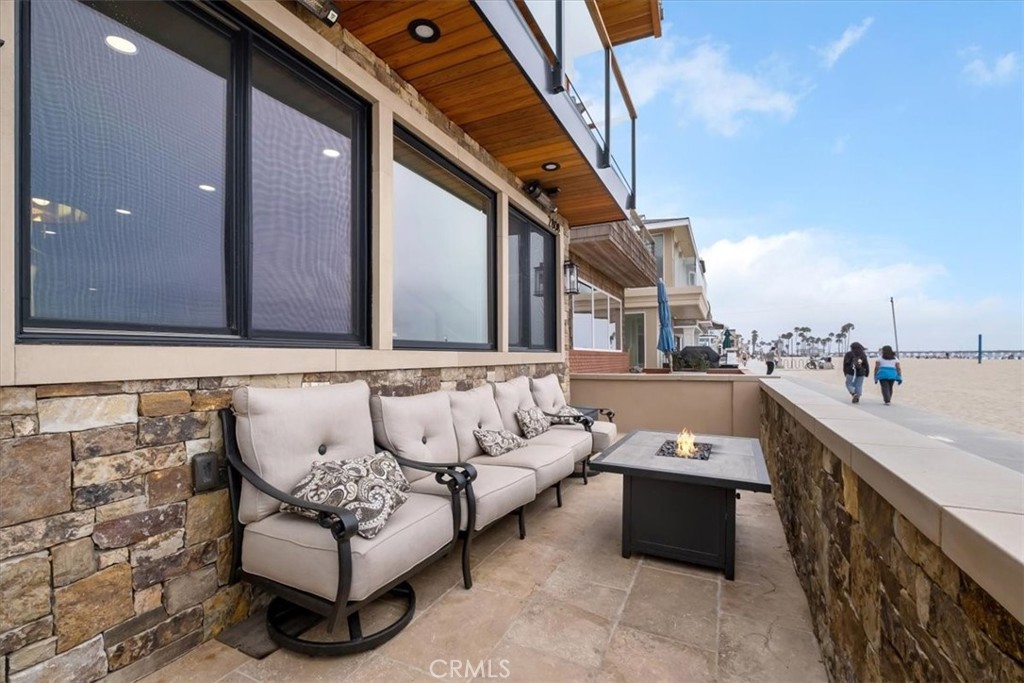 2808 West Oceanfront Newport Beach, CA 92663 - Photo 4 of 33