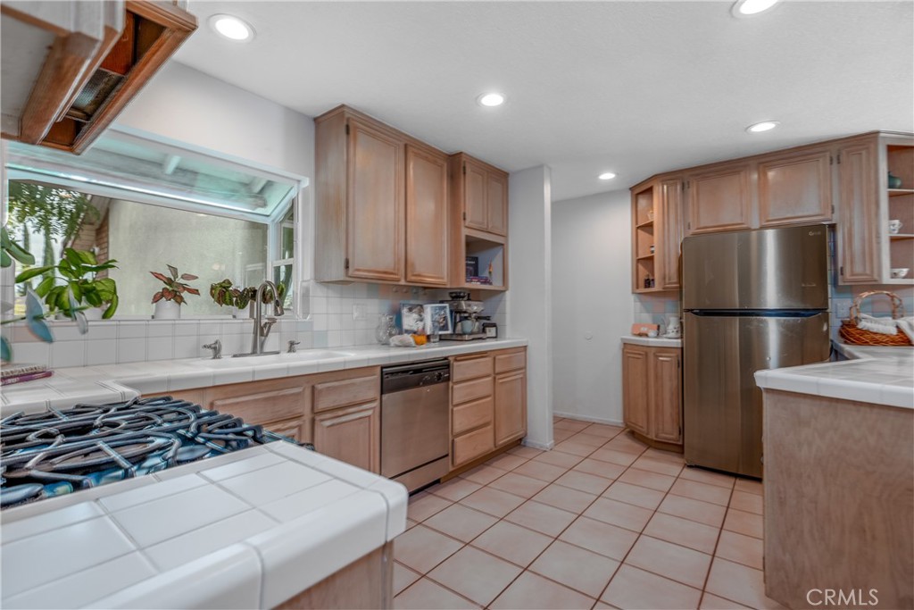 11357 Gramercy Place Riverside, CA 92505 - Photo 23 of 65 Free standing gas burning stove & dishwasher