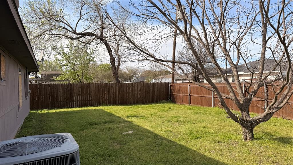 12259 Rim Rock Road Dallas, TX 75253 - Photo 17 of 17 View of fenced backyard