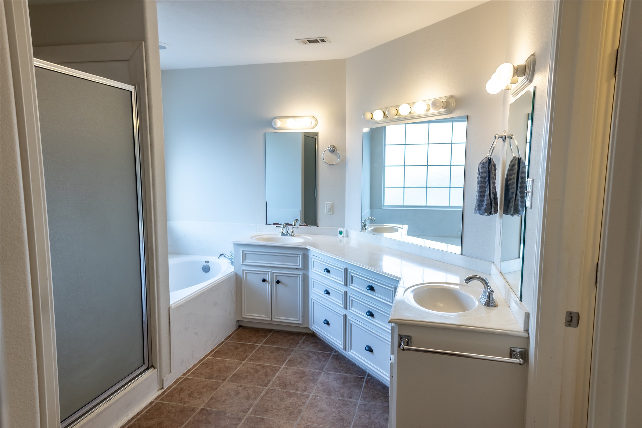 15913 Enloe Street Splendora, TX 77372 - Photo 25 of 36 Primary Bathroom