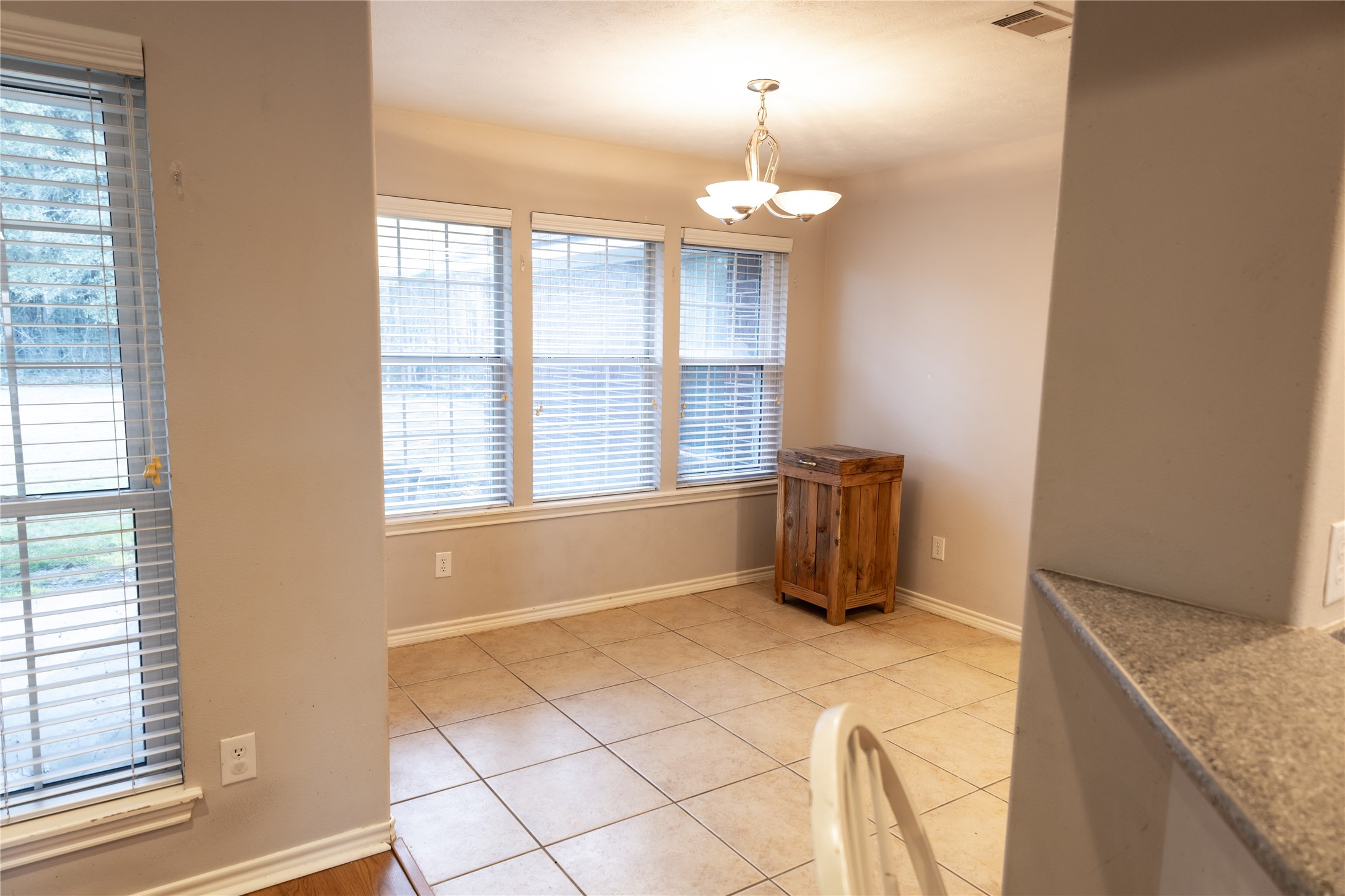 15913 Enloe Street Splendora, TX 77372 - Photo 6 of 36 Breakfast