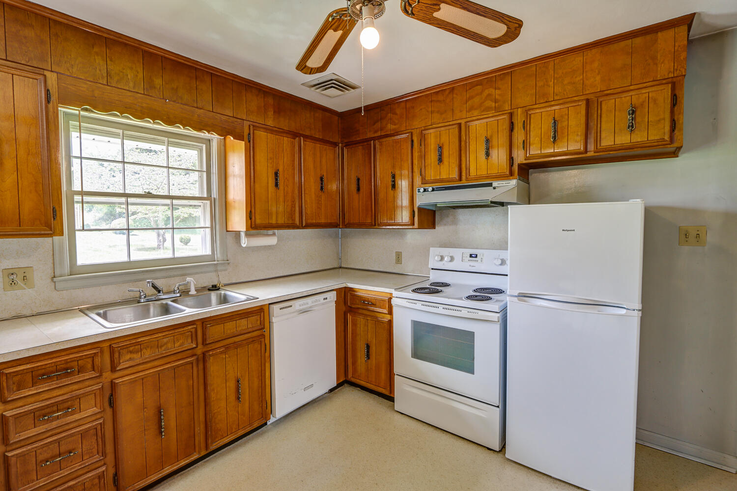 2231 Hardy Road Vinton, VA 24179 - Photo 15 of 40 IMG_0086_87_88_89_90