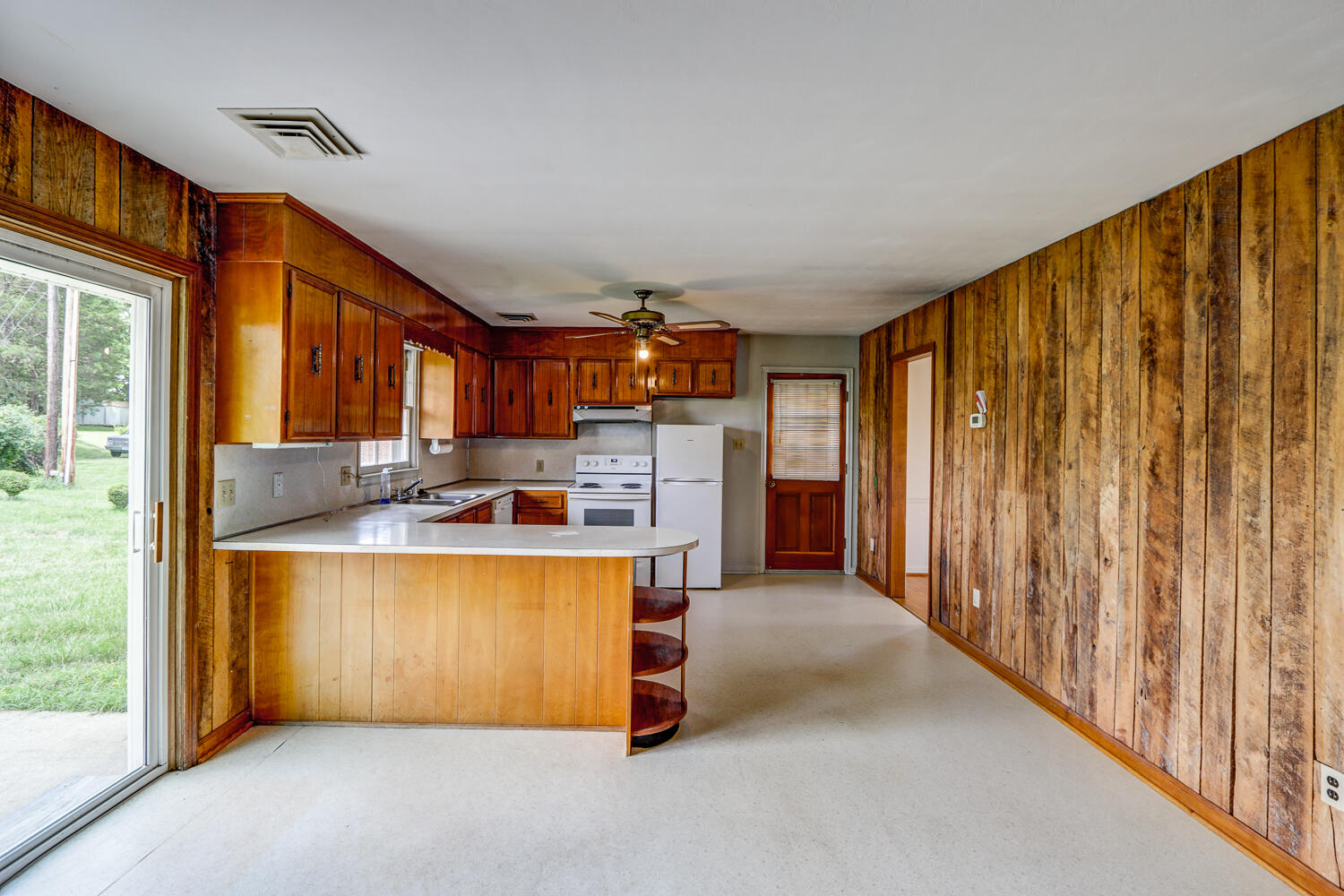 2231 Hardy Road Vinton, VA 24179 - Photo 16 of 40 IMG_0066_67_68_69_70