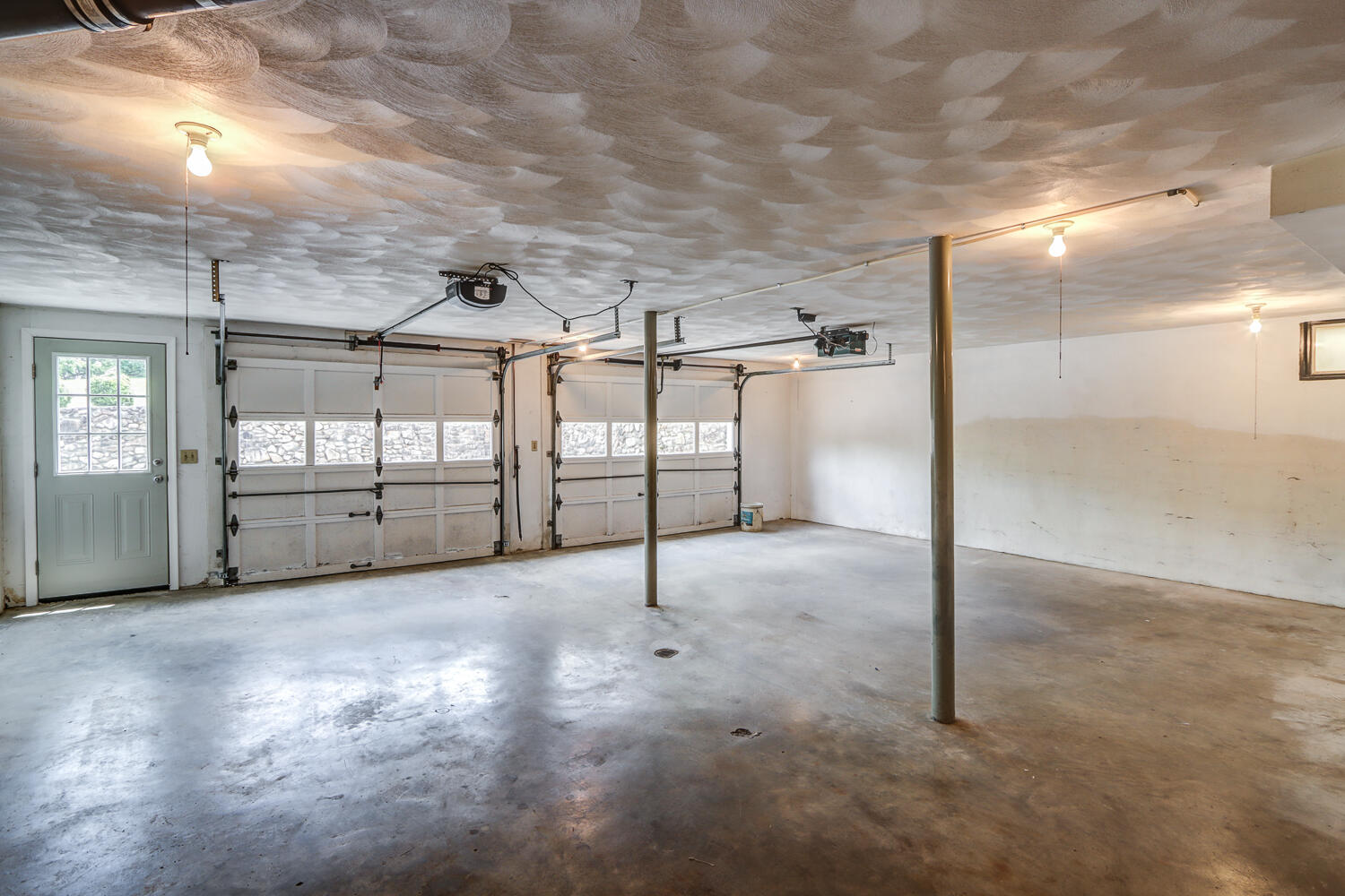 2231 Hardy Road Vinton, VA 24179 - Photo 27 of 40 a view of a garage