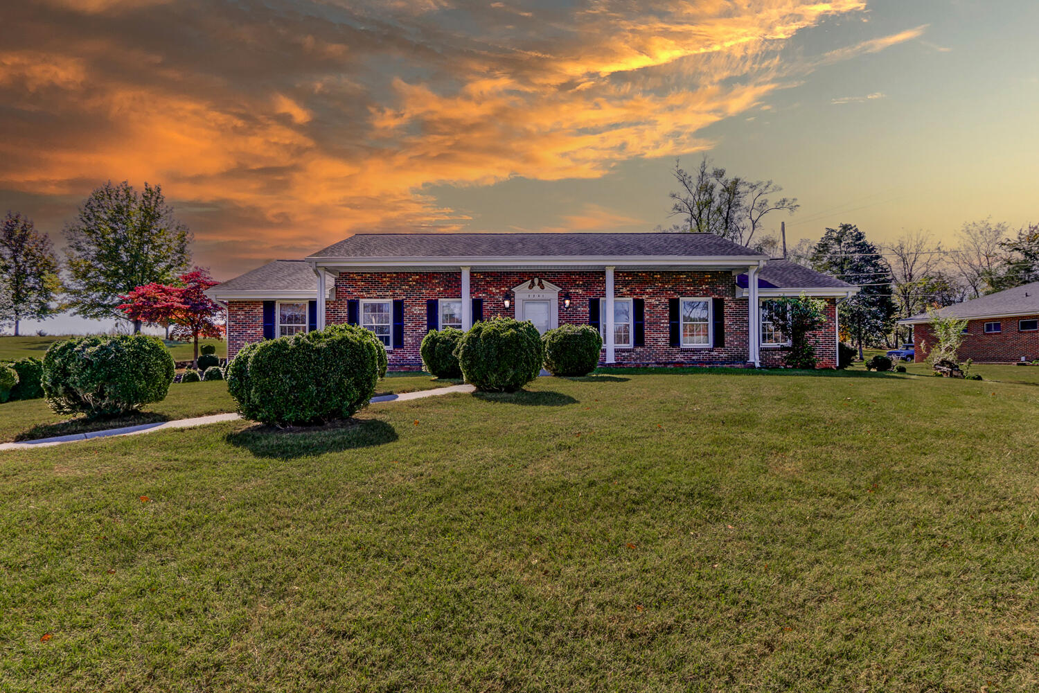 2231 Hardy Road Vinton, VA 24179 - Photo 4 of 40 a front view of a house with garden
