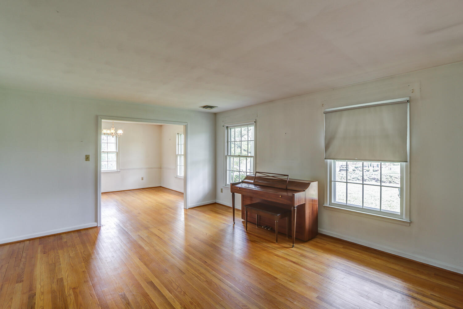 2231 Hardy Road Vinton, VA 24179 - Photo 8 of 40 IMG_0021_2_3_4_5