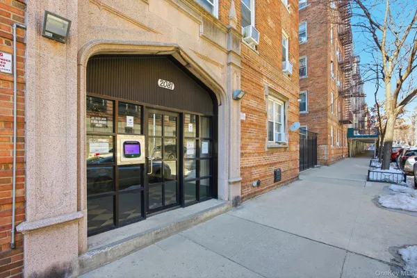 $2,500 | 2081 Cruger Avenue, Unit 2G | Pelham Parkway