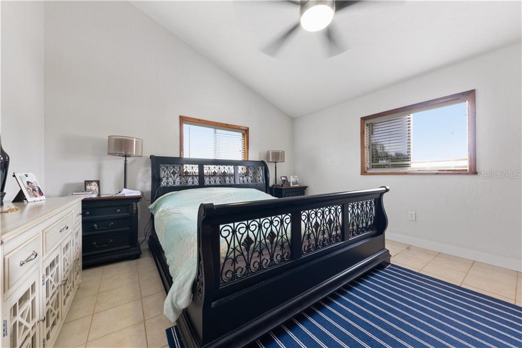 17601 1st Street East Redington Shores, FL 33708 - Photo 16 of 33