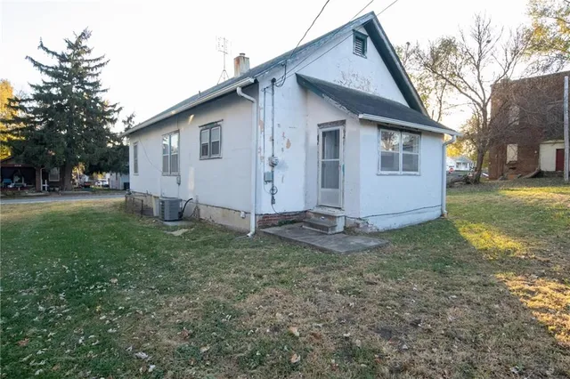 $88,400 | 1015 Corby Street, St. Joseph, MO 64501