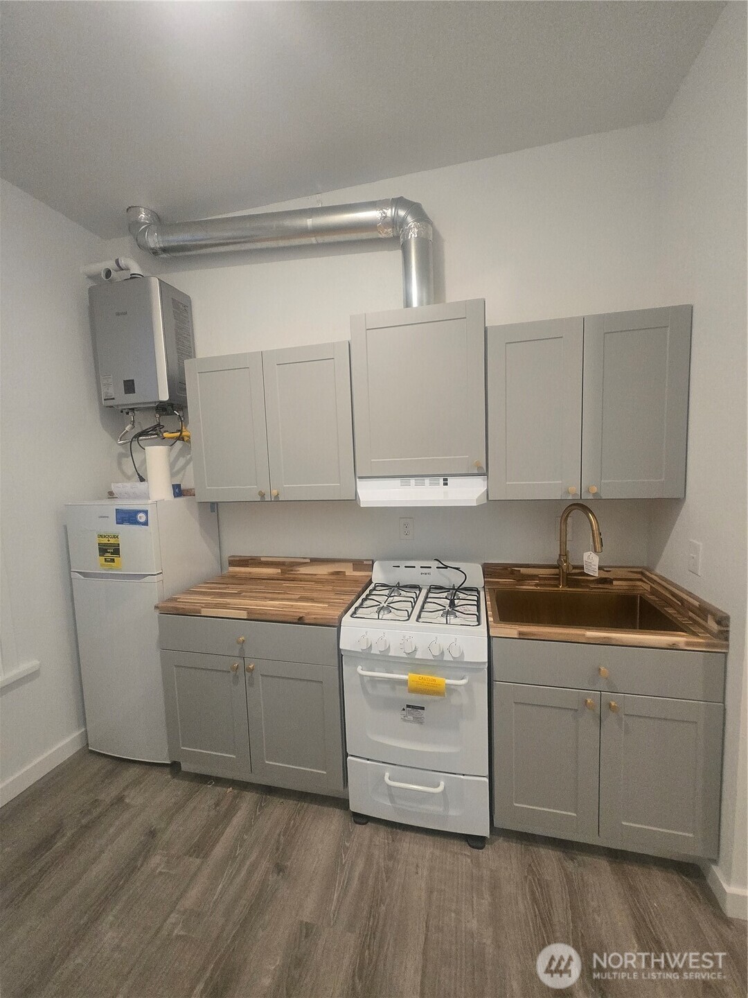 4332 University Way Northeast, Unit A Seattle, WA 98105 - Photo 7 of 20 a utility room with sink dryer and washer