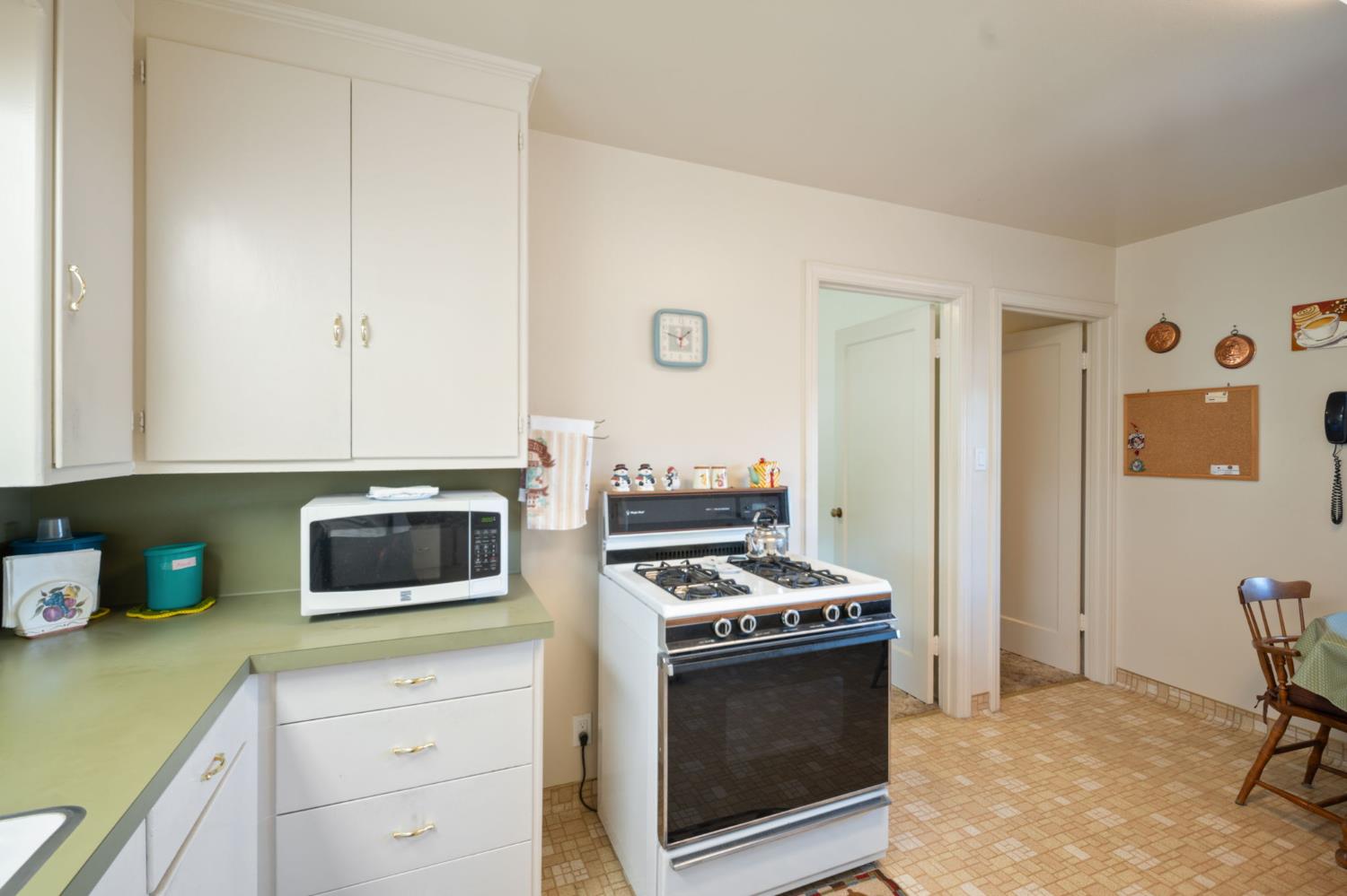 929 Capistrano Drive Salinas, CA 93901 - Photo 17 of 38