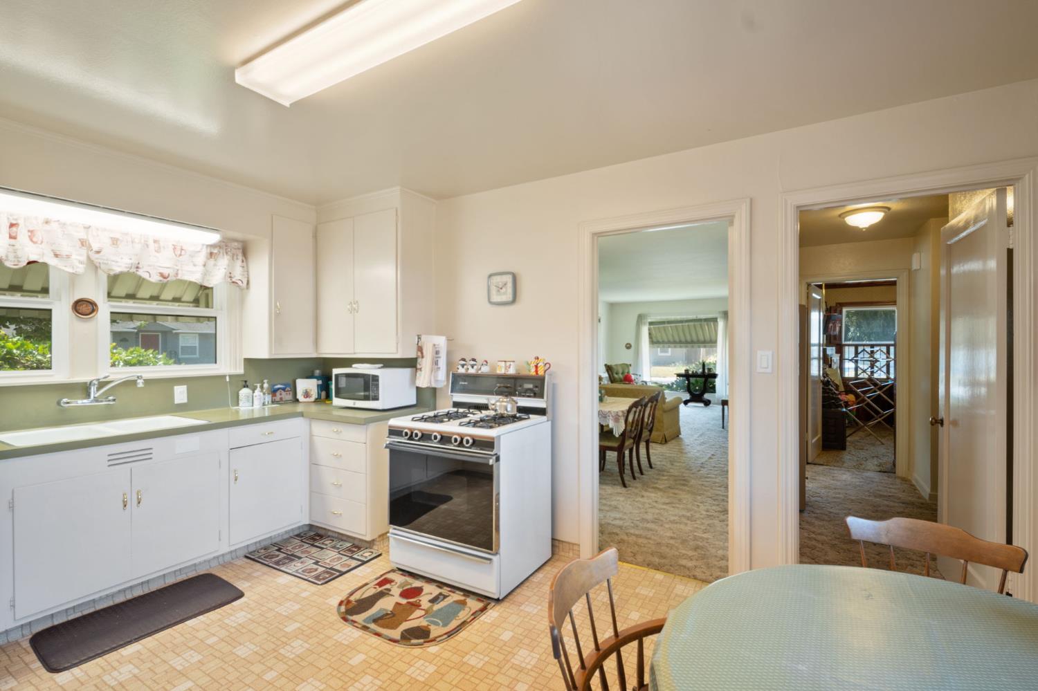 929 Capistrano Drive Salinas, CA 93901 - Photo 18 of 38