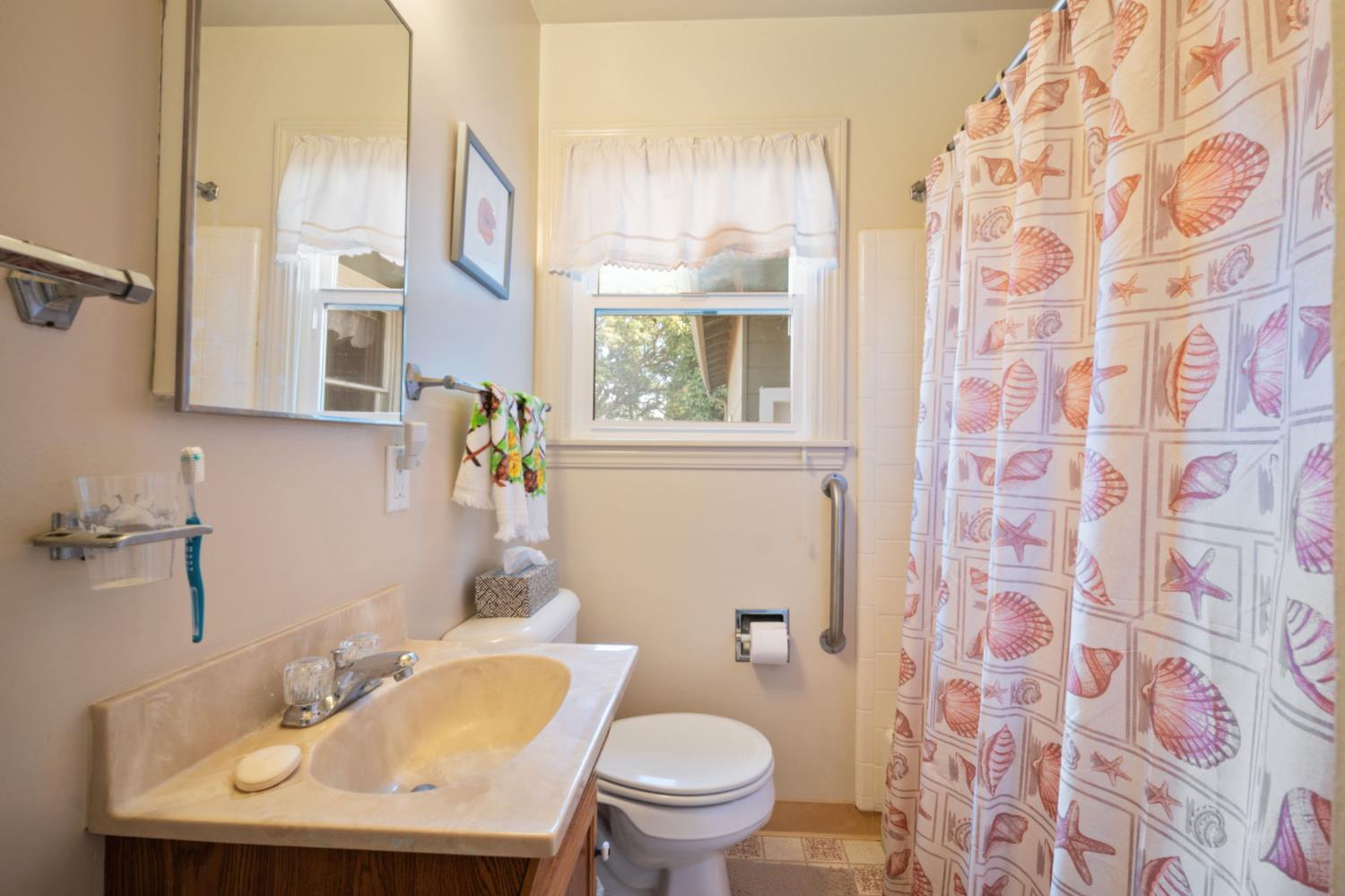 929 Capistrano Drive Salinas, CA 93901 - Photo 8 of 38