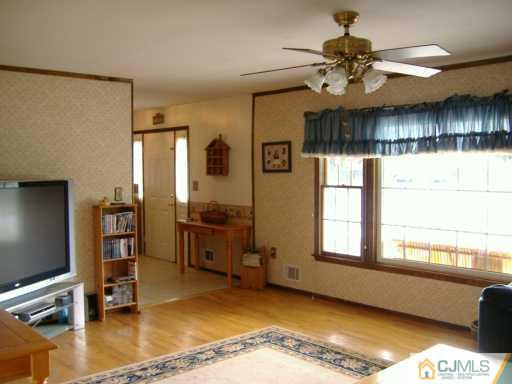 31 Benhardt Road Milltown, NJ 08850 - Photo 4 of 5 Gallery Image 4