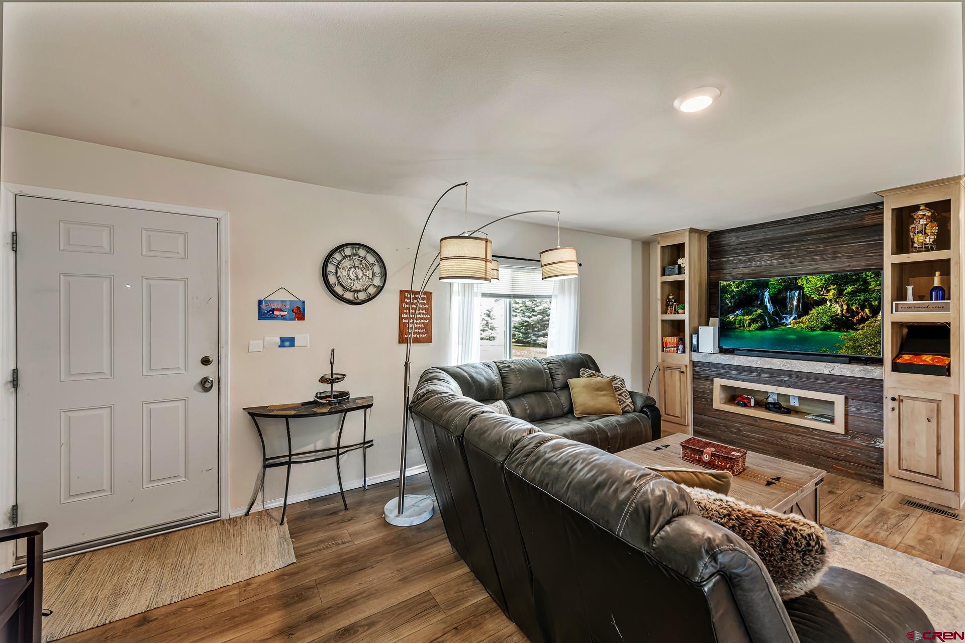 901 6530 Road, Unit 3007 Montrose, CO 81401 - Photo 6 of 33 a living room with furniture and a flat screen tv