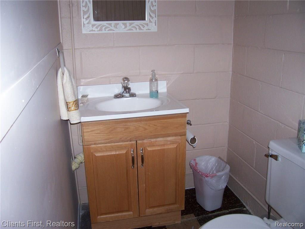 15600 Meadowbrook Road Redford, MI 48239 - Photo 23 of 24 15600 MEADOWBROOK 039.jpg