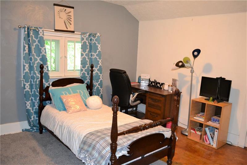 408 Cascade Road Pittsburgh, PA 15221 - Photo 22 of 25 FOURTH BEDROOM/2nd floor