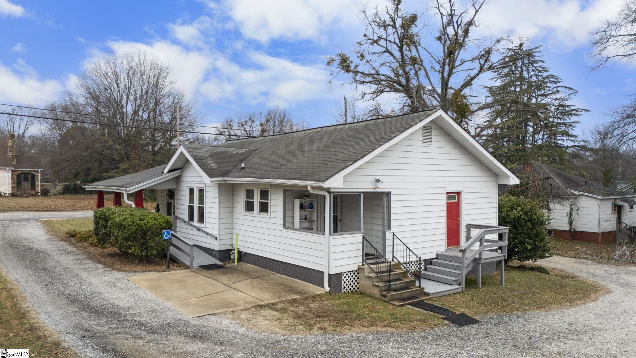 106 Memorial Drive Greer, SC 29650 - Photo 31 of 33