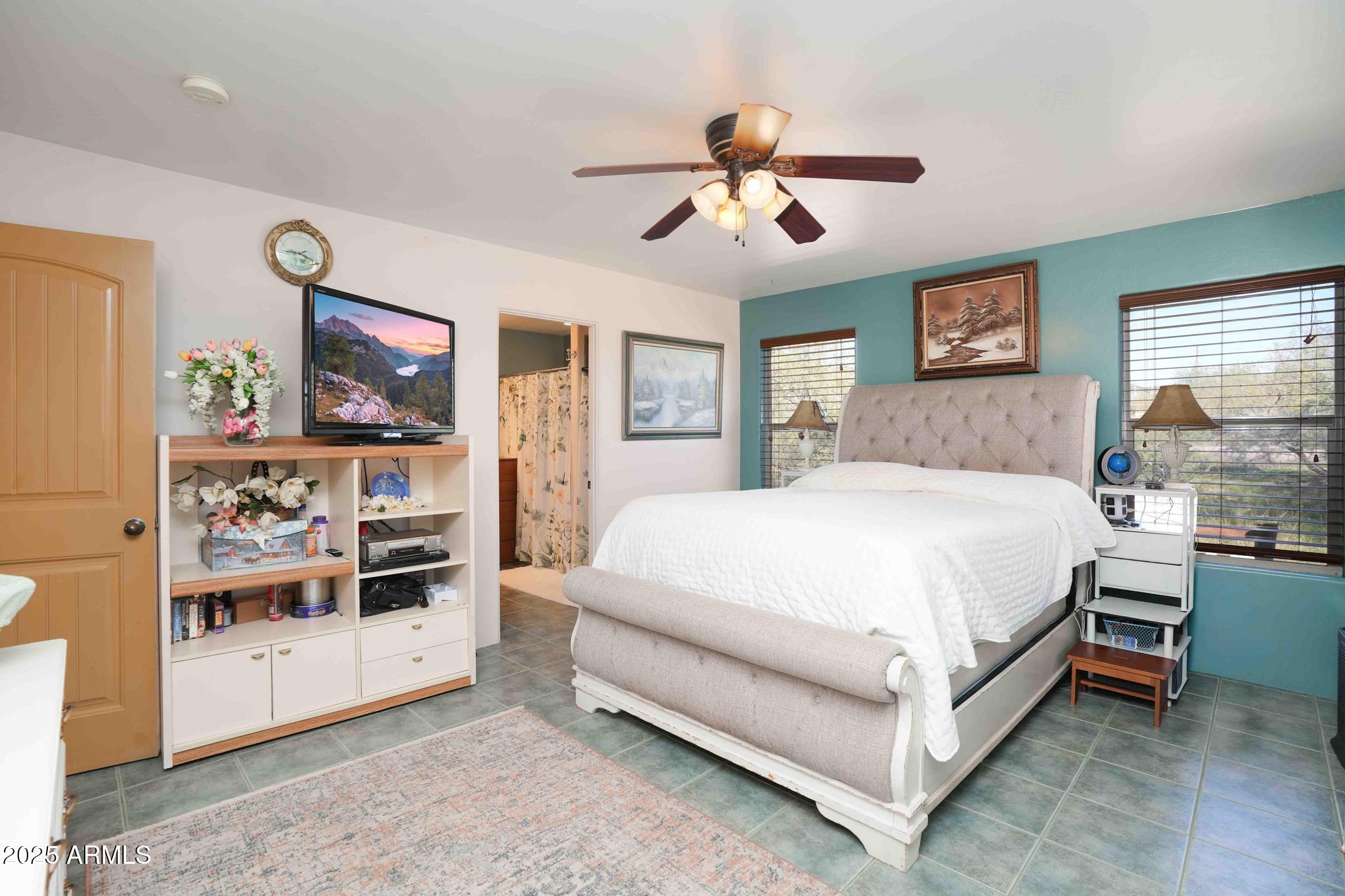 5775 North Kramer Drive Rimrock, AZ 86335 - Photo 14 of 33 a bedroom with a bed and a chandelier