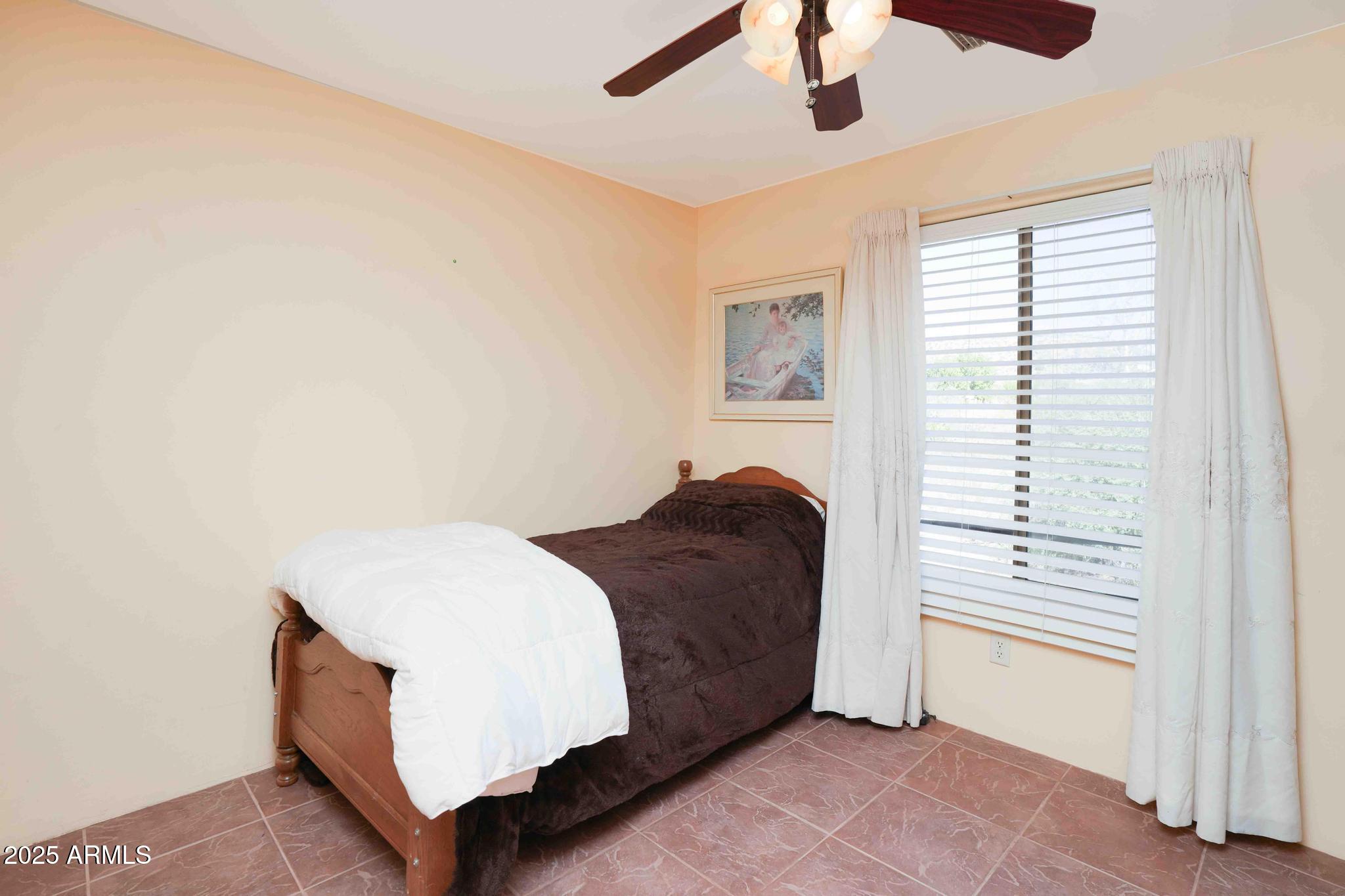 5775 North Kramer Drive Rimrock, AZ 86335 - Photo 22 of 33 a living room with a bed furniture and a window