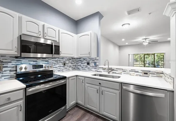 $2,900 | 11231 Kapok Grand Circle, St. Petersburg, FL 33708